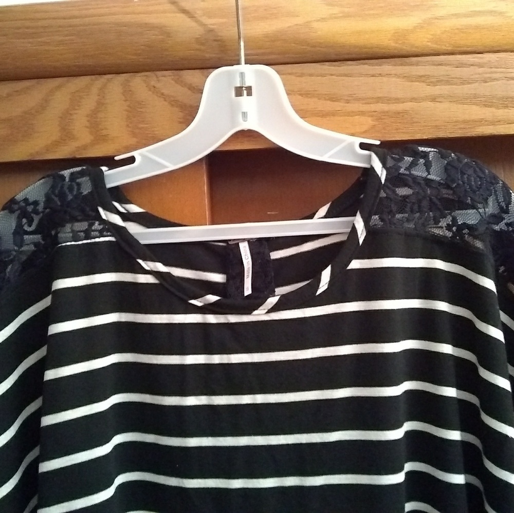 *Final Sell Price* Poof Apparel Top - Picture 3 of 7